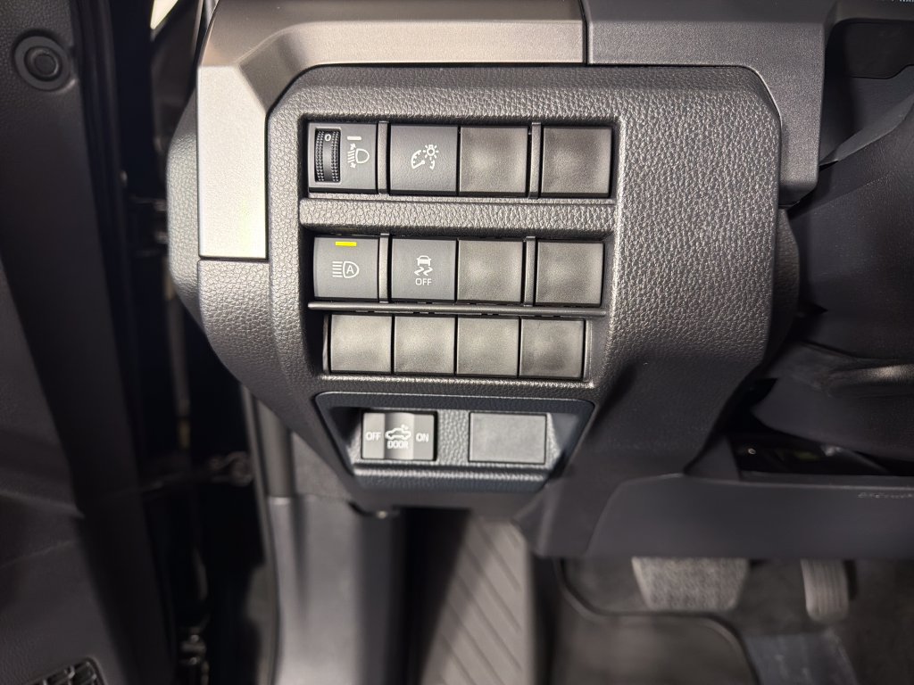 Used 2025 Toyota Tacoma SR5 AWD/4WD image 15