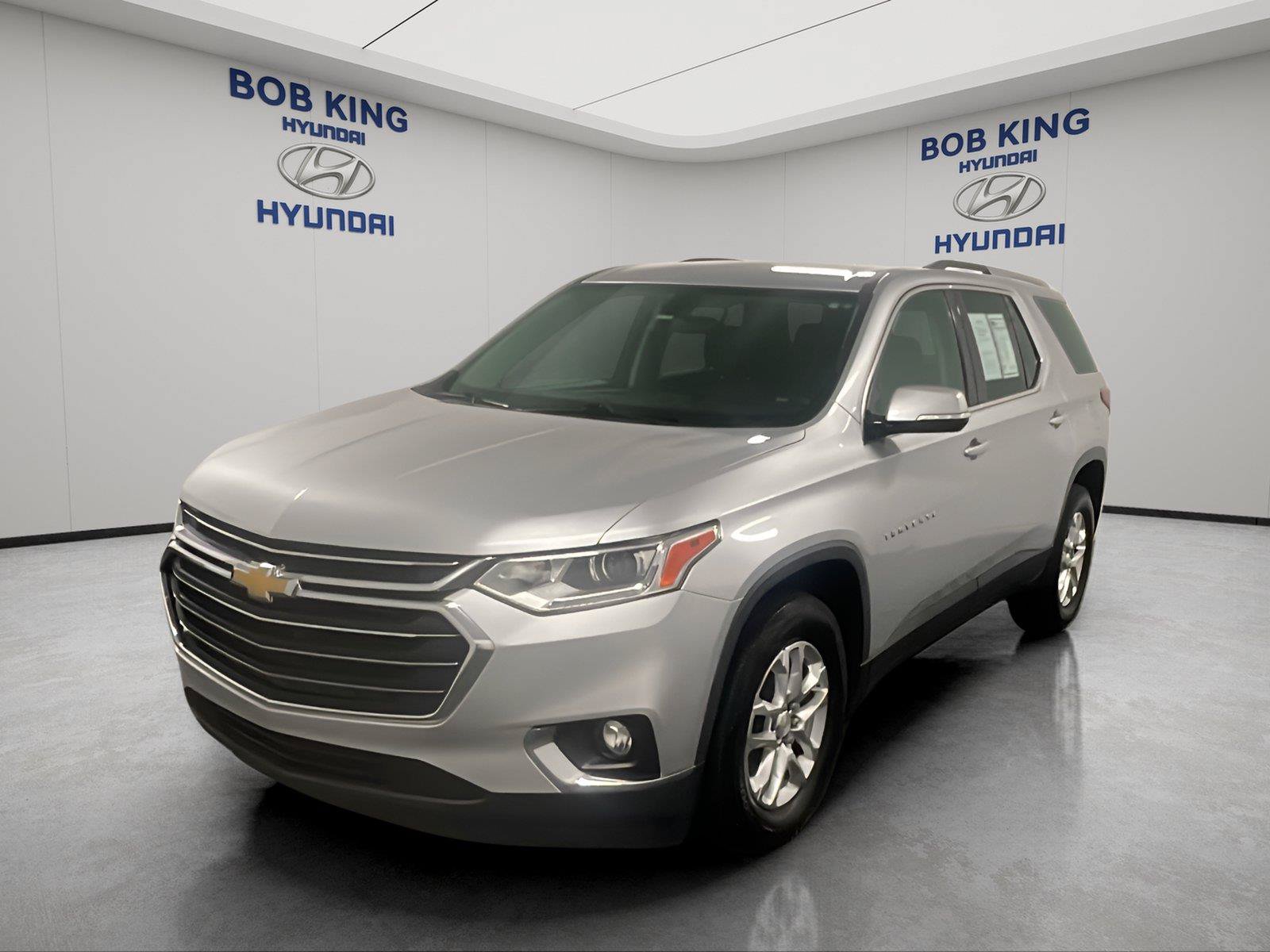 Used 2018 Chevrolet Traverse LT FWD image 1