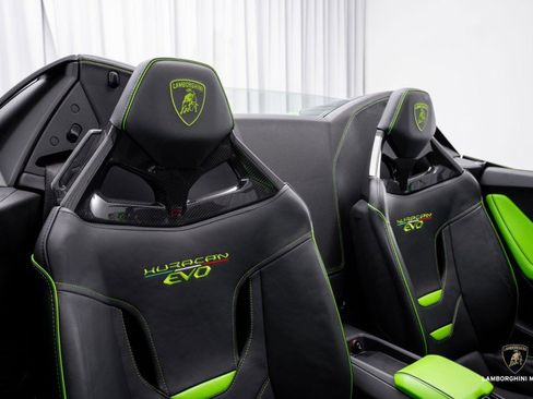Used 2023 Lamborghini Huracan EVO image 40