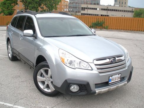 Used 2013 Subaru Outback 2.5i Limited AWD/4WD image 2