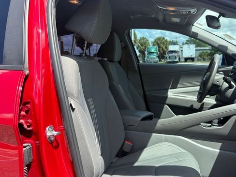 Used 2023 Hyundai Elantra SEL w/ Convenience Package image 16