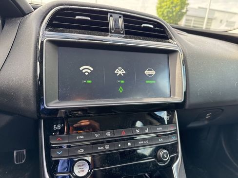 Used 2019 Jaguar XE Premium AWD/4WD image 4