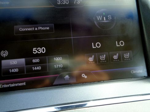 Used 2014 Lincoln MKS image 23