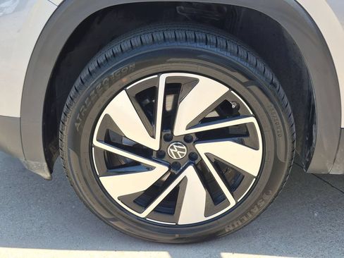 Used 2025 Volkswagen Atlas SE FWD image 35
