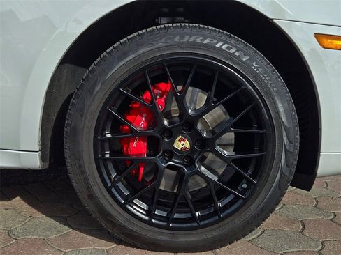 Used 2021 Porsche Macan GTS image 9