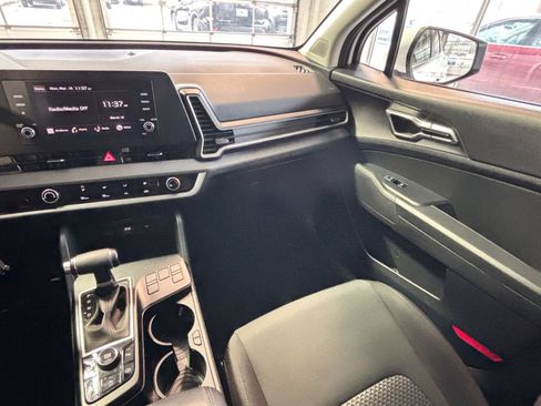 Used 2025 Kia Sportage LX FWD image 39