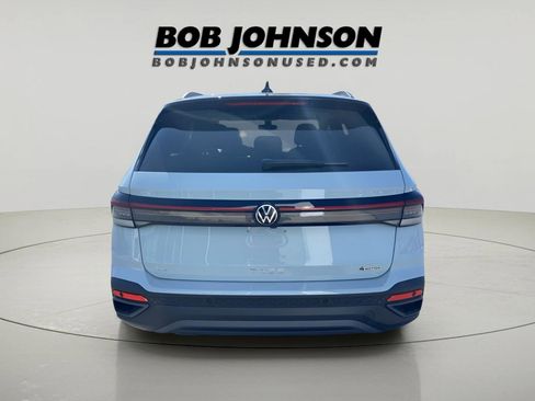 Used 2025 Volkswagen Taos SE image 9