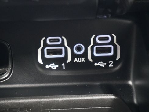 Used 2024 RAM 2500 Limited image 22