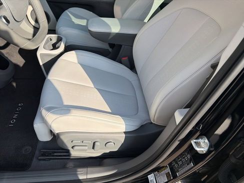 Certified 2023 Hyundai Ioniq 5 Limited w/ Cargo Package image 7