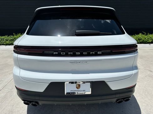 Used 2025 Porsche Cayenne image 11