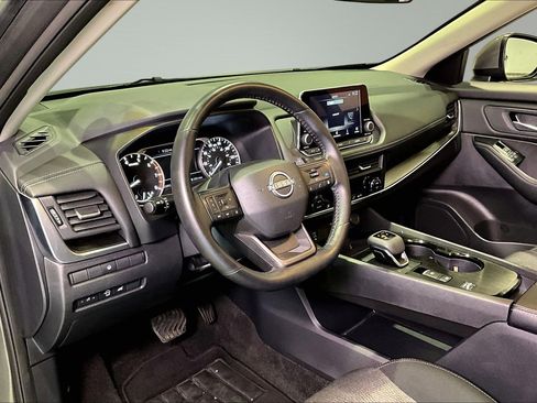 Used 2025 Nissan Rogue SV FWD image 18