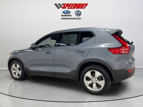 Used 2022 Volvo XC40 T5 Momentum AWD/4WD image 6