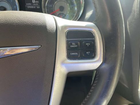 Used 2014 Chrysler Town & Country Touring FWD image 24