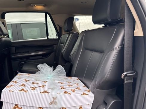 Used 2022 Ford Expedition Max XLT image 8