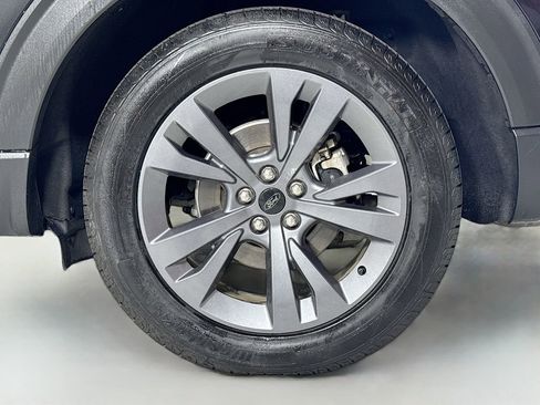 Used 2022 Ford Explorer XLT w/ Equipment Group 202A image 10