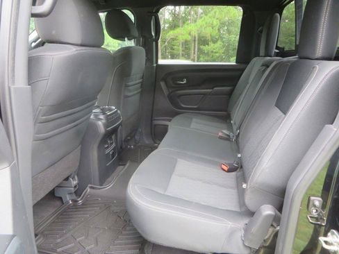 Used 2018 Nissan Titan SV w/ SV Convenience Package RWD image 24