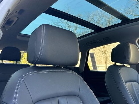 Used 2023 Audi Q5 2.0T Premium w/ Convenience Package image 16