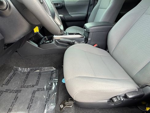 Used 2019 Toyota Tacoma SR5 RWD image 13