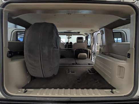 Used 2003 HUMMER H2 Luxury w/ Preferred Equipment Group image 34