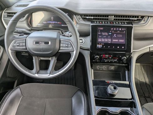 Used 2023 Jeep Grand Cherokee L Laredo image 25