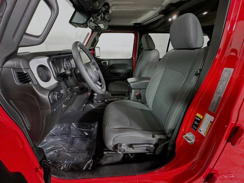 Used 2025 Jeep Wrangler Willys image 12