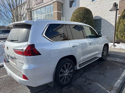 Used 2018 Lexus LX 570 4WD image 2