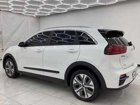 Used 2022 Kia Niro EX w/ Cold Weather Package FWD image 11