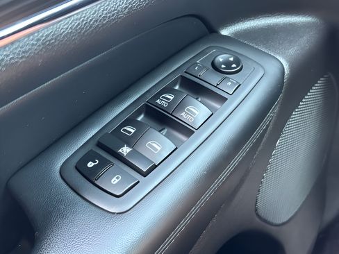 Used 2020 Jeep Grand Cherokee Limited AWD/4WD image 21