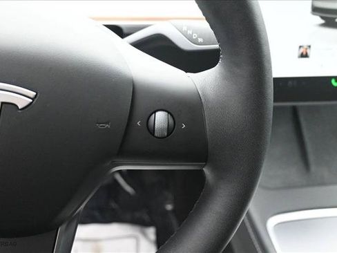 Used 2025 Tesla Model Y Long Range RWD image 11