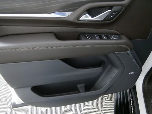 Used 2023 GMC Yukon XL Denali image 13