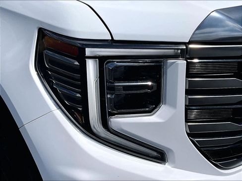 Used 2022 GMC Sierra 1500 AT4 w/ AT4 Premium Package AWD/4WD image 30