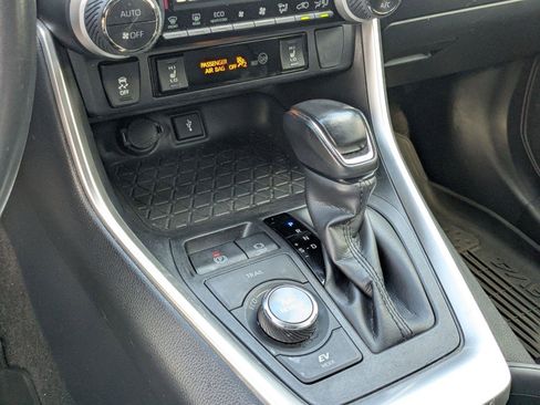 Used 2020 Toyota RAV4 XSE image 12