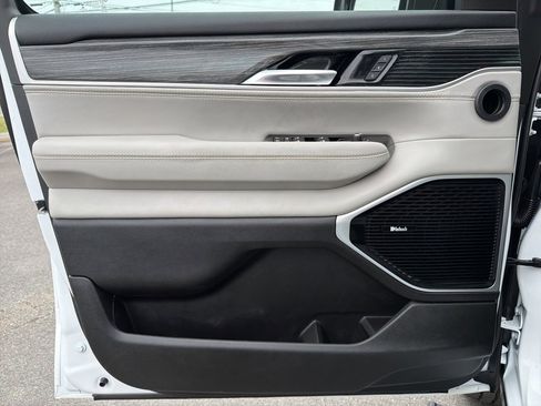 Used 2022 Jeep Wagoneer Series III w/ Premium Group I image 37