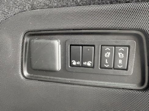 Certified 2022 Cadillac Escalade Sport w/ Touring Package image 7