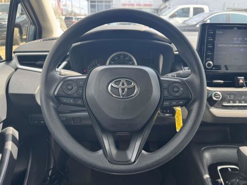 Used 2022 Toyota Corolla LE FWD image 12