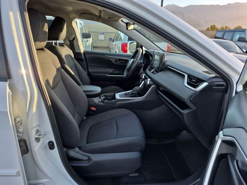 Used 2019 Toyota RAV4 LE w/ Carpet Mat Package AWD/4WD image 31