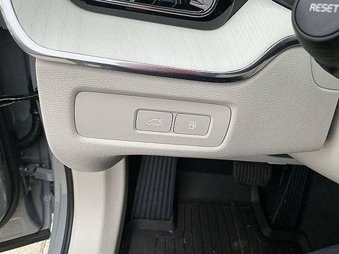 New 2026 Volvo XC60 T8 Ultra w/ Climate Package AWD/4WD image 17