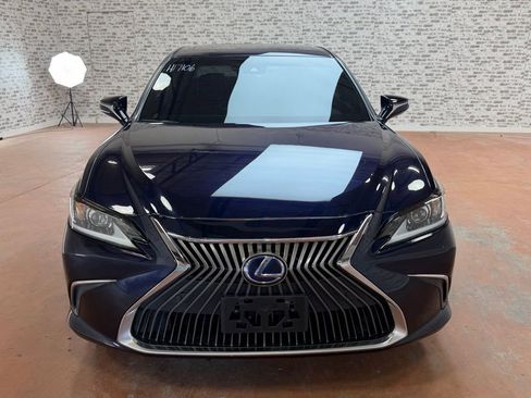 Used 2020 Lexus ES 300h w/ Premium Package image 2