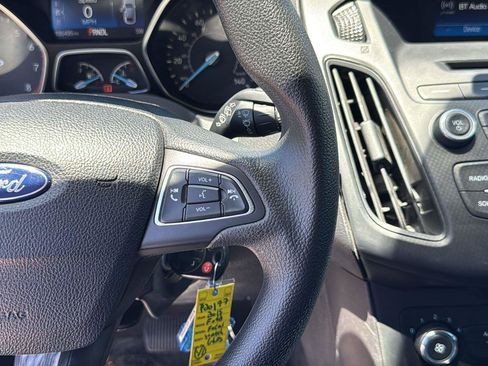 Used 2015 Ford Focus SE FWD image 14
