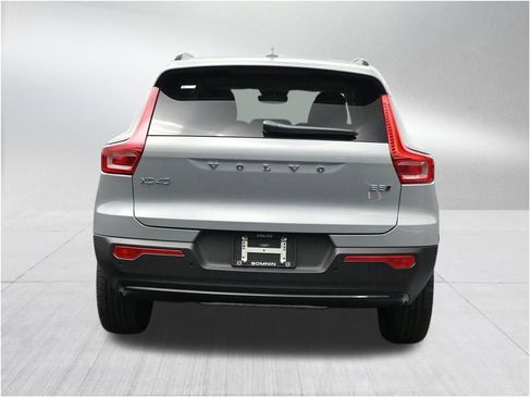 New 2026 Volvo XC40 B5 Plus w/ Protection Package Premier AWD/4WD image 4