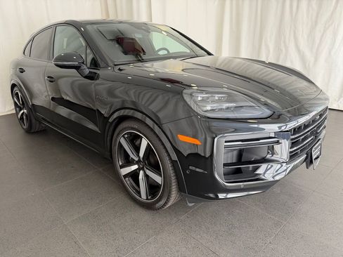 Certified 2025 Porsche Cayenne Turbo AWD/4WD image 7