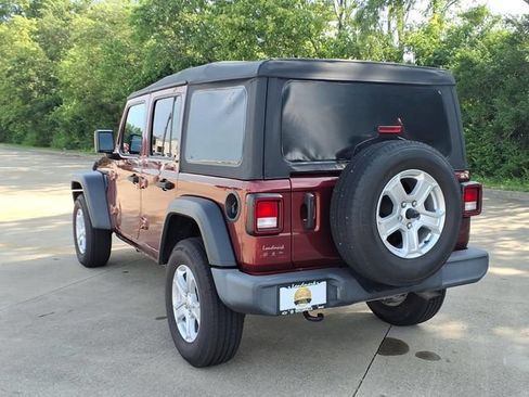 Used 2022 Jeep Wrangler Unlimited Sport AWD/4WD image 3