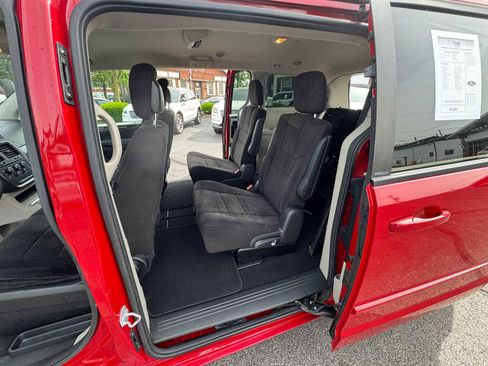 Used 2012 Dodge Grand Caravan SXT w/ Security Group FWD image 2