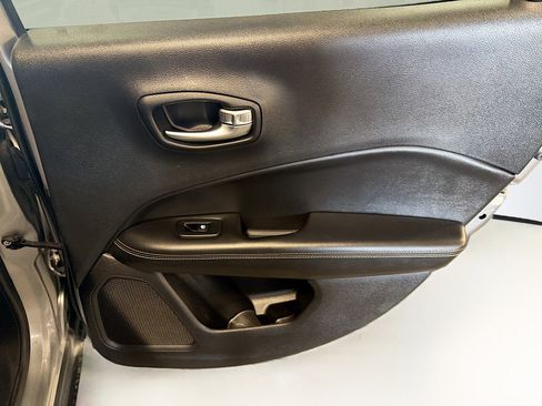 Used 2019 Jeep Compass Latitude w/ Popular Equipment Group AWD/4WD image 31