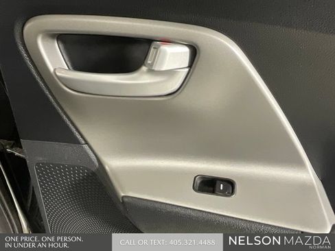 Used 2017 Kia Niro FE FWD image 24