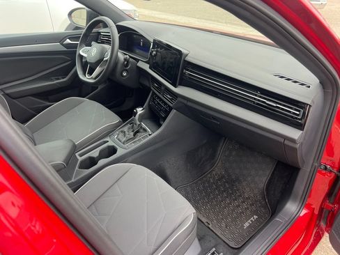 Used 2025 Volkswagen Jetta Sport FWD image 9