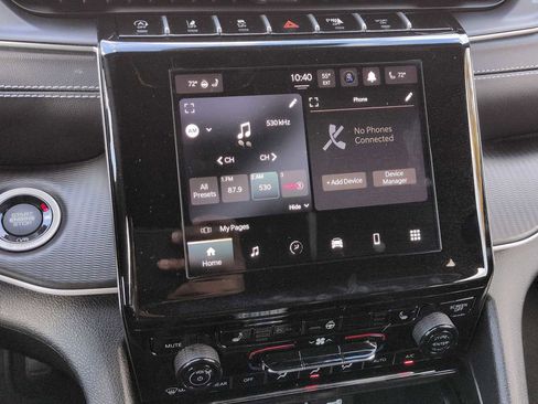 Used 2023 Jeep Grand Cherokee L Laredo image 27