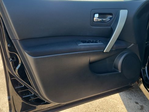 Used 2011 Nissan Rogue SV image 18