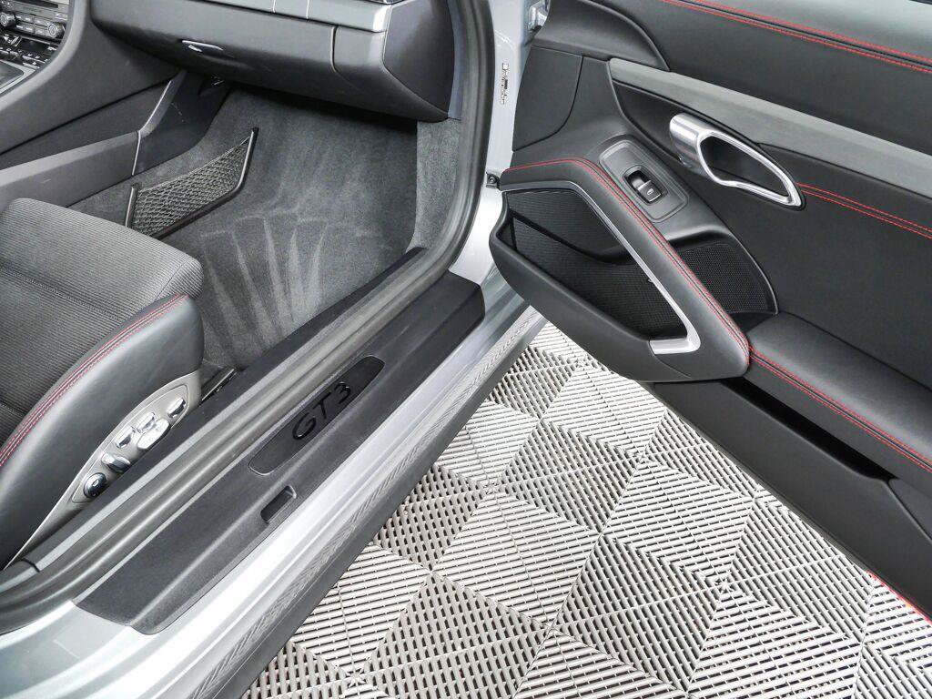 Certified 2018 Porsche 911 GT3 RWD image 22