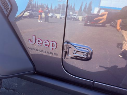 Used 2025 Jeep Wrangler Rubicon image 31